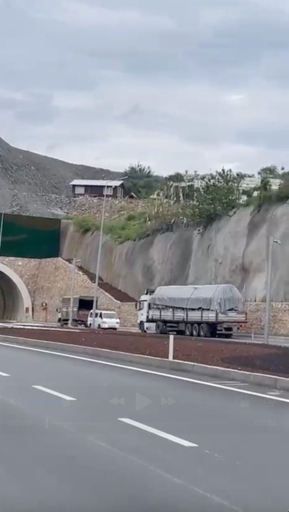 TERS YÖNDE İLERLEDİ, HEM KENDİ CANINI HEM DİĞER SÜRÜCÜLERİN CANINI HİÇE SAYDI: 95 BİN TL CEZA UYGULANDI