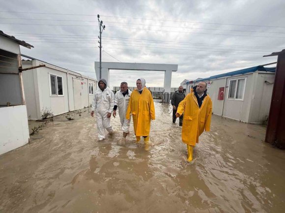 ANTAKYA BELEDİYESİ, SEL AFETİNİN VURDUĞU NOKTALARDA İNCELEMELERDE BULUNDU