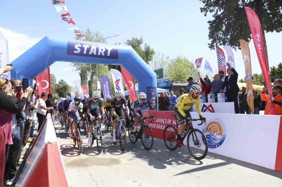 TOUR OF MERSİN’İN İLK ETABI ANAMUR’DAN BAŞLADI, SPORCULAR 118 KİLOMETRE PEDALLADI
