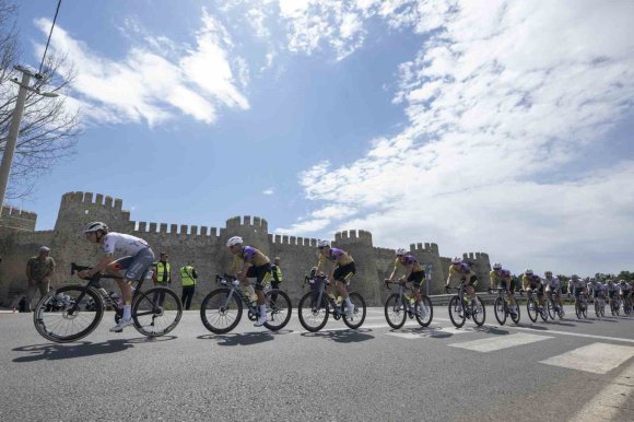 TOUR OF MERSİN’İN İLK ETABI ANAMUR’DAN BAŞLADI, SPORCULAR 118 KİLOMETRE PEDALLADI