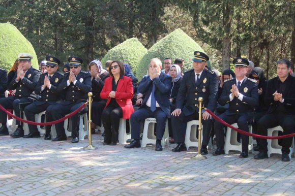 ADANA’DA ŞEHİT POLİSLER UNUTULMADI