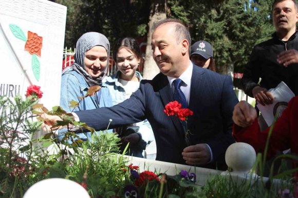 ADANA’DA ŞEHİT POLİSLER UNUTULMADI