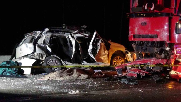 ÇOCUKLARINI KORUMAYA ÇALIŞIRKEN KAZADA HAYATINI KAYBEDEN ANNENİN CENAZESİ BATMAN’A GÖNDERİLDİ