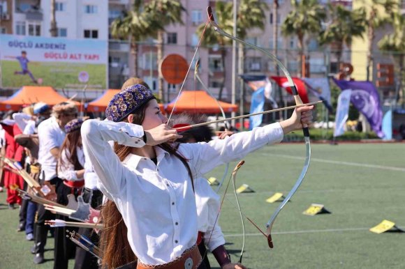 MERSİN’DE GELENEKSEL OKÇULUK ŞÖLENİ: 13 İLÇEDEN 150 SPORCU KATILDI