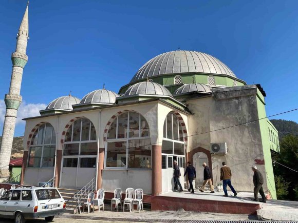 BOZYAZI’DA YANGINDA ZARAR GÖREN CAMİDE ÇALIŞMALAR DEVAM EDİYOR