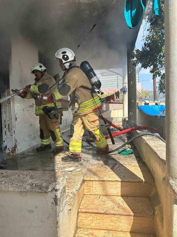 REYHANLI’DA MÜSTAKİL EV ALEVLERE TESLİM OLDU