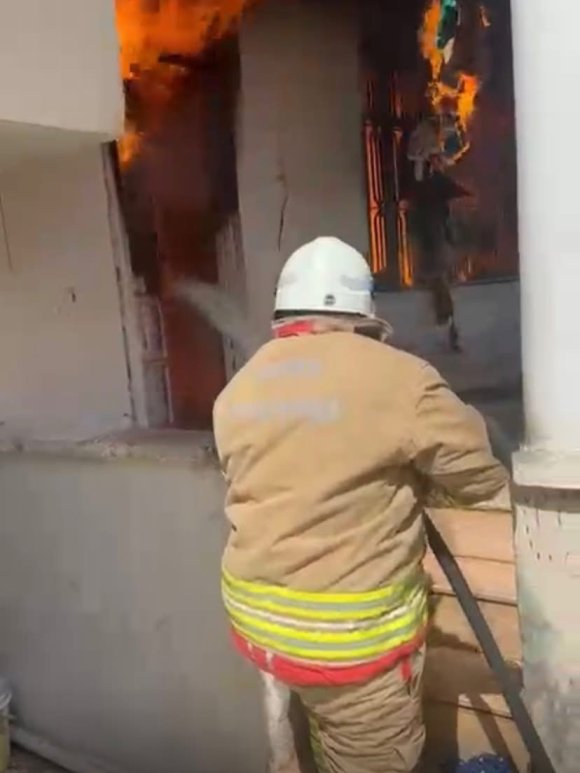 REYHANLI’DA MÜSTAKİL EV ALEVLERE TESLİM OLDU