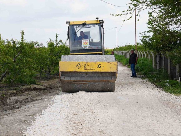 TARSUS’TA YAĞIŞTAN ZARAR GÖREN YOLLAR YENİDEN DÜZENLENDİ