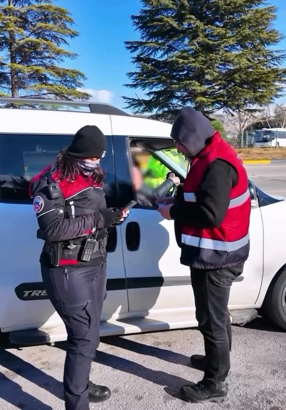 POLİS DENETİMLERİNDE 40 ARANAN ŞAHIS YAKALANDI