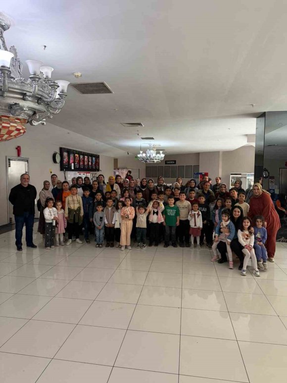 DÖRTYOL’DA İLKOKUL ÖĞRENCİLERİ SİNEMAYLA TANIŞTI