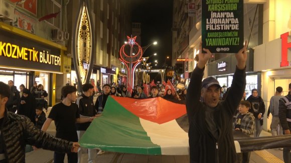 İSRAİL’İN ZULMÜNÜ PROTESTO ETMEK İÇİN NETANYAHU’YU "İDAM" ETTİLER