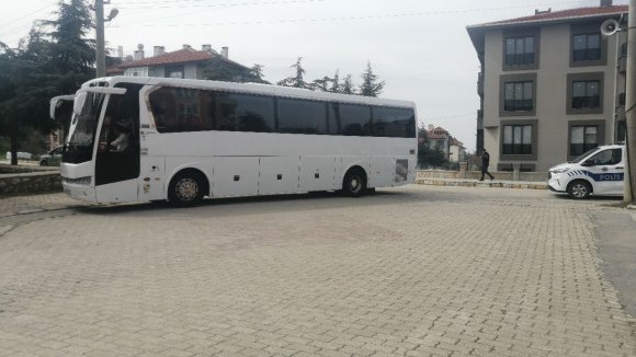 ISPARTA’DA OTOMOBİL İLE TUR OTOBÜSÜ ÇARPIŞTI: 1 YARALI