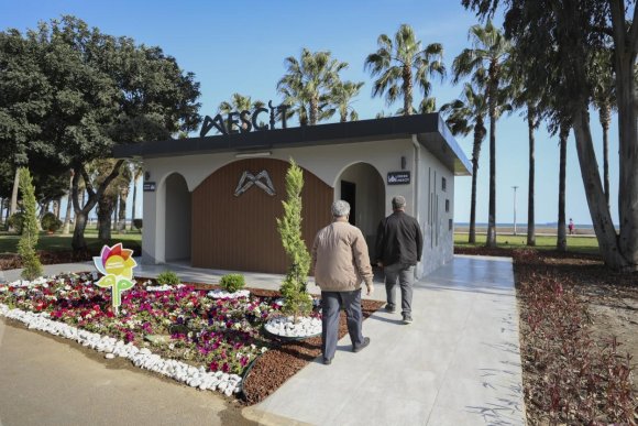 MERSİN’DE SAHİL BANDINA MODERN MESCİT