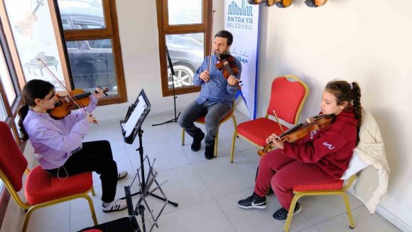 ANTAKYA BELEDİYESİ’NDEN ÜCRETSİZ KEMAN KURSU