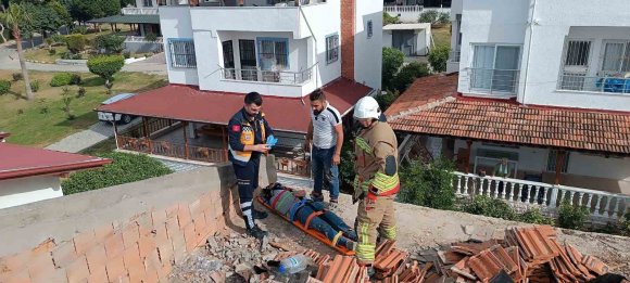 ÇATI TADİLATINDA ÜZERİNE SU DEPOSU DEVRİLEN İŞÇİ YARALANDI