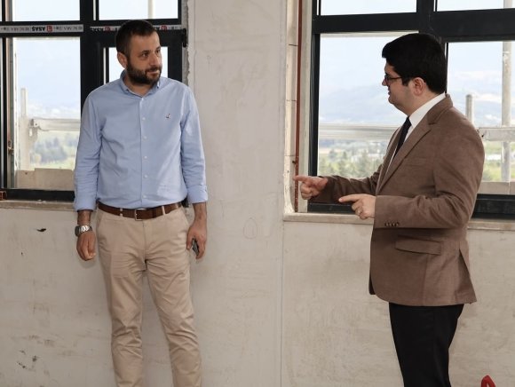 ARSUZ’DA SOSYAL HİZMET MERKEZİ BİNASINDA ÇALIŞMALAR SÜRÜYOR