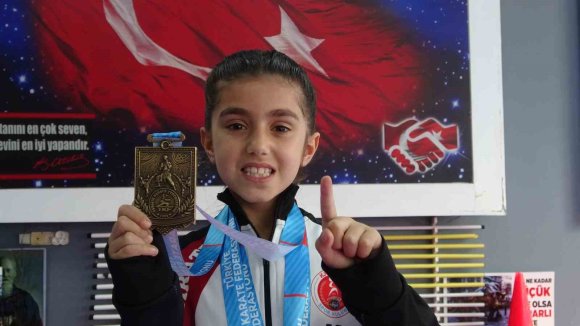 5 YAŞINDA BAŞLADIĞI KARATE SPORUNDA 7 YAŞINDA TÜRKİYE ŞAMPİYONU OLDU