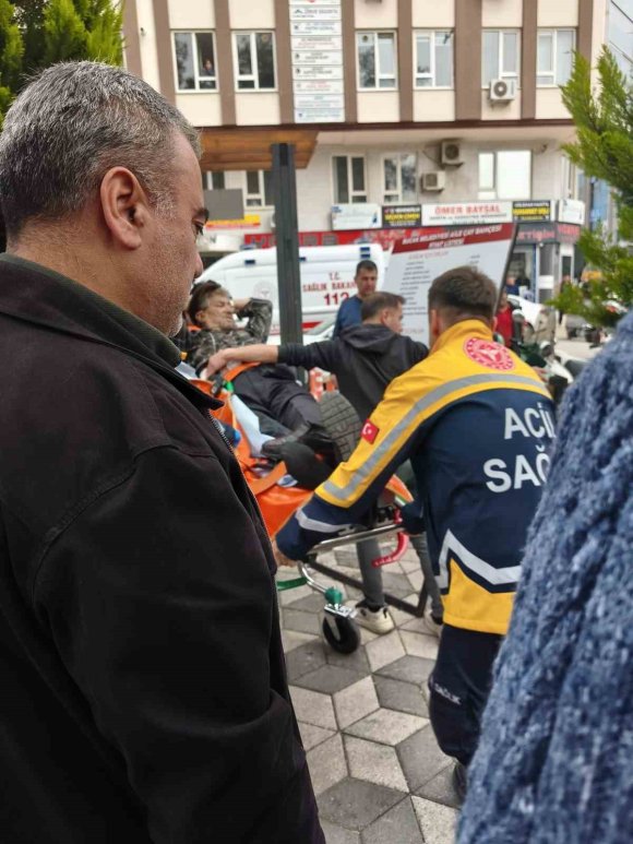 BURDUR’DA ÇAY BAHÇESİNDE BIÇAKLI KAVGA: 1 YARALI