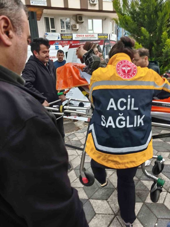 BURDUR’DA ÇAY BAHÇESİNDE BIÇAKLI KAVGA: 1 YARALI