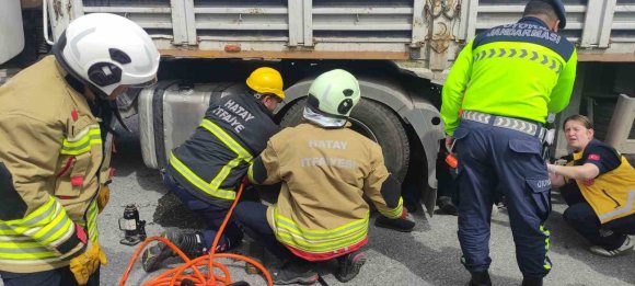 TIR ŞOFÖRÜ, KENDİ TIRINI TAMİR ETTİĞİ ESNADA ARACIN HAREKET ETMESİYLE EZİLEREK CAN VERDİ