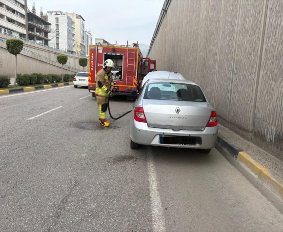 İSKENDERUN’DA OTOMOBİL YANGINI