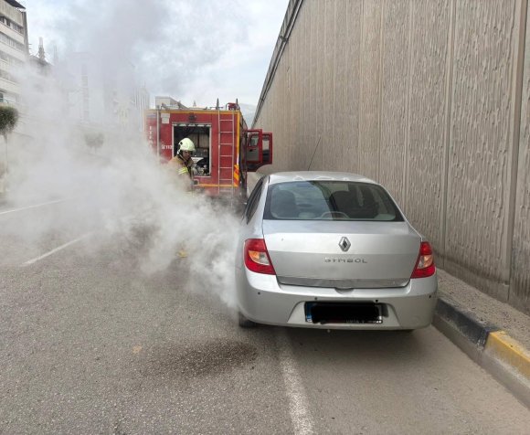 İSKENDERUN’DA OTOMOBİL YANGINI