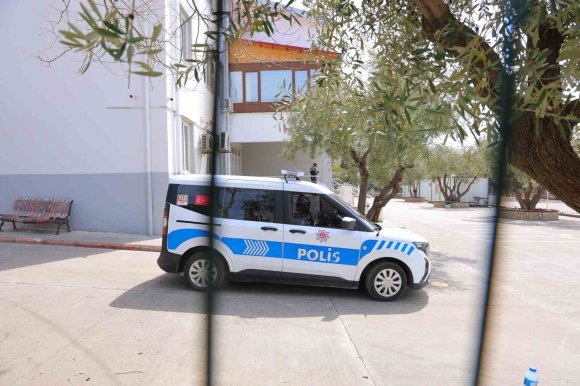 SALDIRININ OLDUĞU OKULDA SESSİZLİK HAKİM