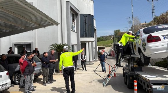 MERSİN’DE TRAFİK GÜVENLİĞİ İÇİN SÜRÜCÜLERE UYGULAMALI EĞİTİM