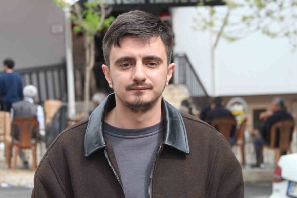 AYLA ÖĞRETMENİN OĞLU FURKAN KARA: "ANNEM AİLEMİZİN KAHRAMANIYDI, ÖĞRENCİLERİNİN DE KAHRAMANI OLDU"