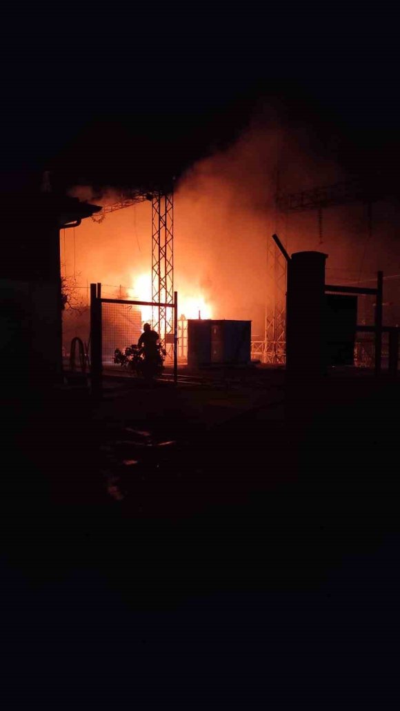 EĞİRDİR’DE TRAFO YANGINI KORKUTTU