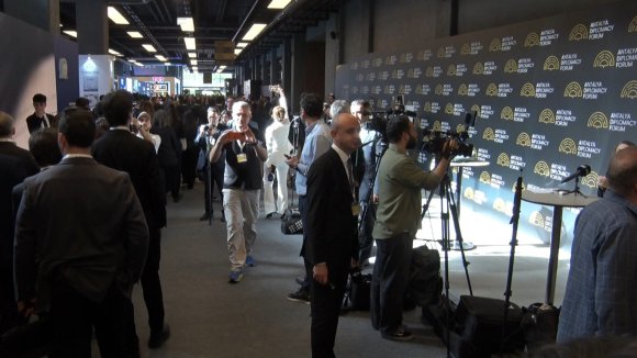 ABD’NİN TÜRKİYE CUMHURİYETİ BÜYÜKELÇİSİ VE SURİYE ÖZEL TEMSİLCİSİ BARRACK: "SURİYE, YENİ DİPLOMASİNİN, OLAY ODAKLI DİPLOMASİNİN EN BÜYÜK ÖRNEKLERİNDEN BİRİ OLDU"