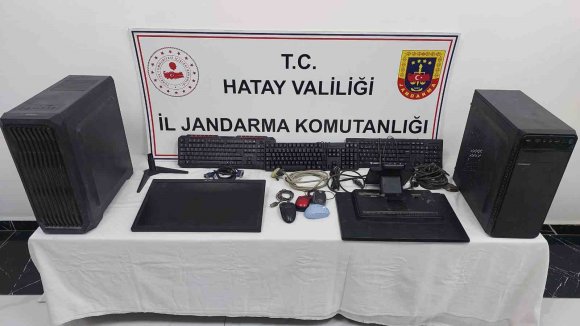 HATAY’DA JANDARMA EKİPLERİNDEN HIRSIZLARA YÖNELİK OPERASYON: 5 ŞÜPHELİ TUTUKLANDI