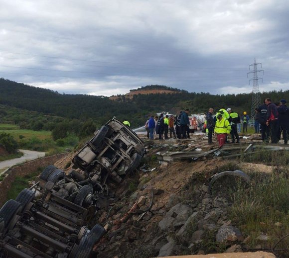 KANALA DÜŞEN TANKERDE CAN PAZARI