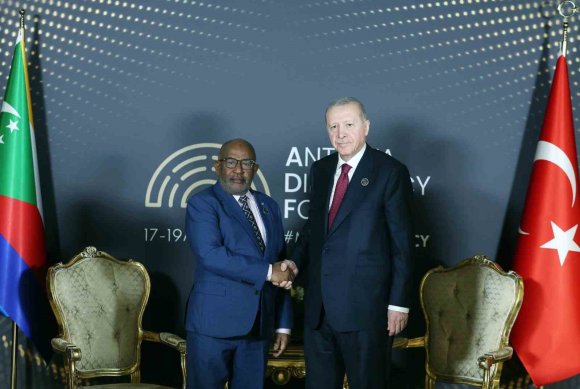 CUMHURBAŞKANI ERDOĞAN KOMORLAR BİRLİĞİ CUMHURBAŞKANI ASSOUMANİ AZALİ İLE GÖRÜŞTÜ