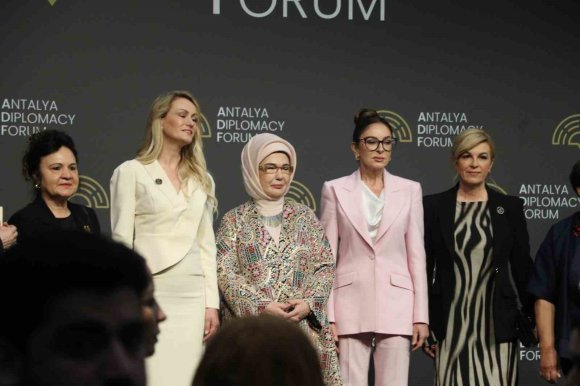 EMİNE ERDOĞAN, "FİLİSTİN İÇİN TEK YÜREK" TEMALI PROGRAMA KATILDI