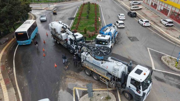 KAHRAMANMARAŞ’TA SAĞANAK SONRASI TEMİZLİK