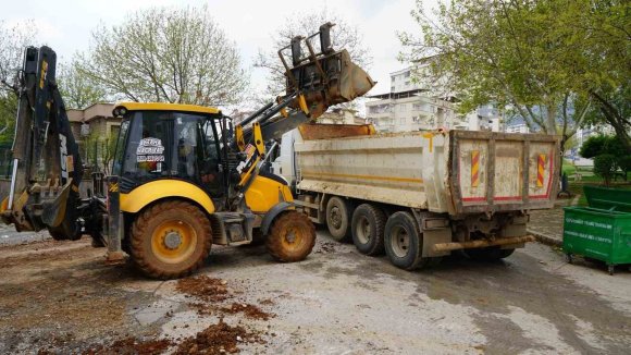 KAHRAMANMARAŞ’TA SAĞANAK SONRASI TEMİZLİK
