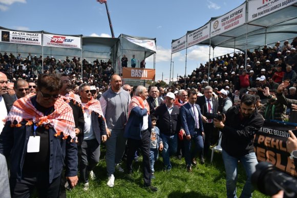 KEPEZ’İN ER MEYDANINDA DESTE BOYLARINDA BÜYÜK MÜCADELE YAŞANDI