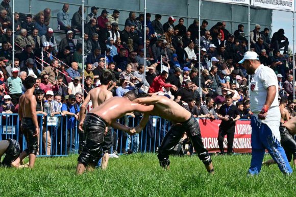 KEPEZ’İN ER MEYDANINDA DESTE BOYLARINDA BÜYÜK MÜCADELE YAŞANDI