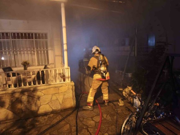 ARSUZ’DA EVİN BODRUMUNDA YANGIN ÇIKTI