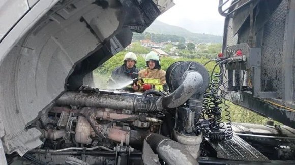 DÖRTYOL’DA TIRIN MOTORUNDA YANGIN ÇIKTI