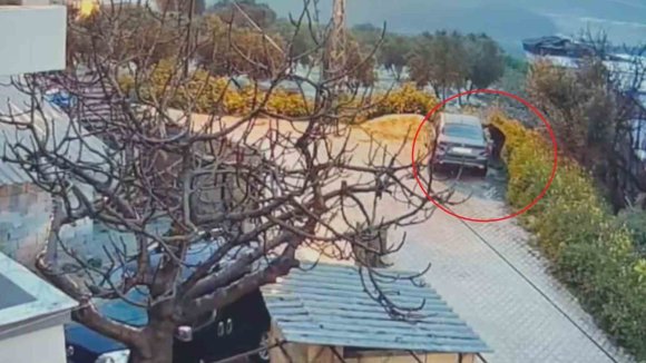 PARK HALİNDEKİ OTOMOBİLİ BENZİN DÖKÜP YAKAN, ARAÇ SAHİBİNİN YEĞENİ ÇIKTI