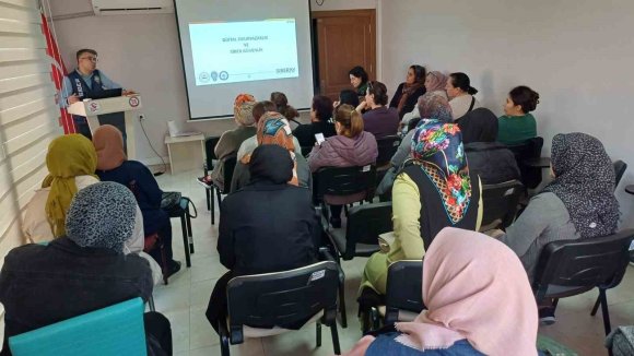 MERSİN’DE SİBERAY İLE BİNLERCE KİŞİYE GÜVENLİ İNTERNET EĞİTİMİ