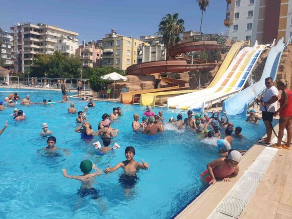 TARSUS’TA ÇOCUKLARA GÜVENLİ YÜZME İMKANI SAĞLAYAN PROJE BELFOR’DA SEÇİLDİ