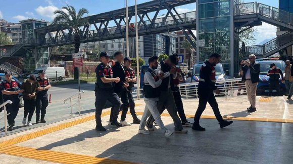 ALANYA’DA UYUŞTURUCU OPERASYONU: 3 ŞÜPHELİ TUTUKLANDI
