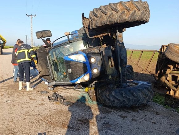 REYHANLI’DA DEVRİLEN TRAKTÖRÜN SÜRÜCÜSÜ YARALANDI