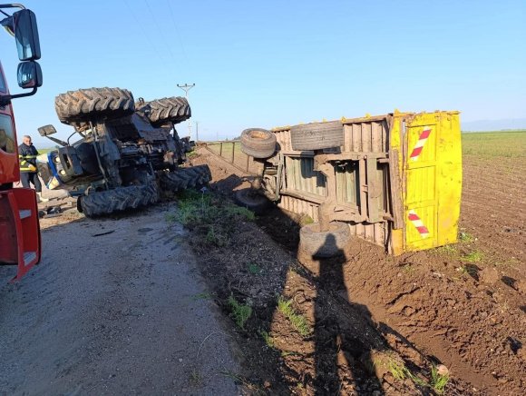 REYHANLI’DA DEVRİLEN TRAKTÖRÜN SÜRÜCÜSÜ YARALANDI