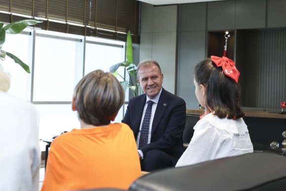 BAŞKAN SEÇER MAKAMINI ÇOCUKLARA BIRAKTI