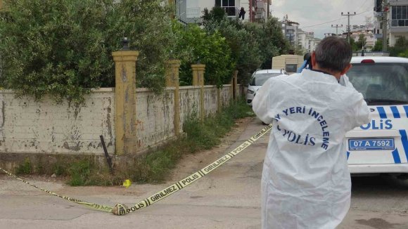 ARACIN ANAHTARINI VERMEYEN ANNESİNE SİNİRLENİNCE EVE POMPALI TÜFEKLE ATEŞ AÇTI