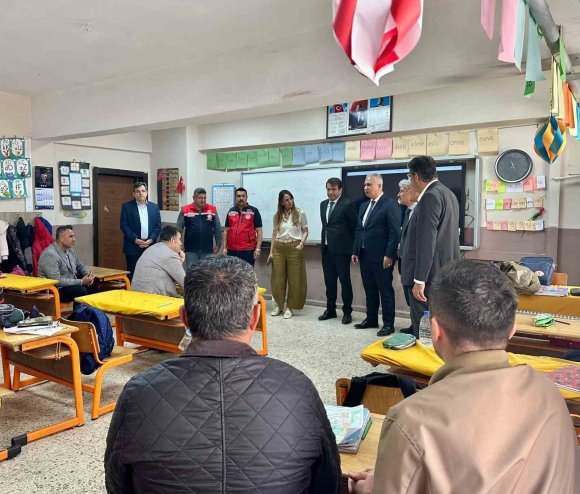 KIRIKHAN’DA BİÇERDÖVER OPERATÖRLERİ EĞİTİLİYOR